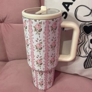🌷 Vintage Rose Stripe Tumbler